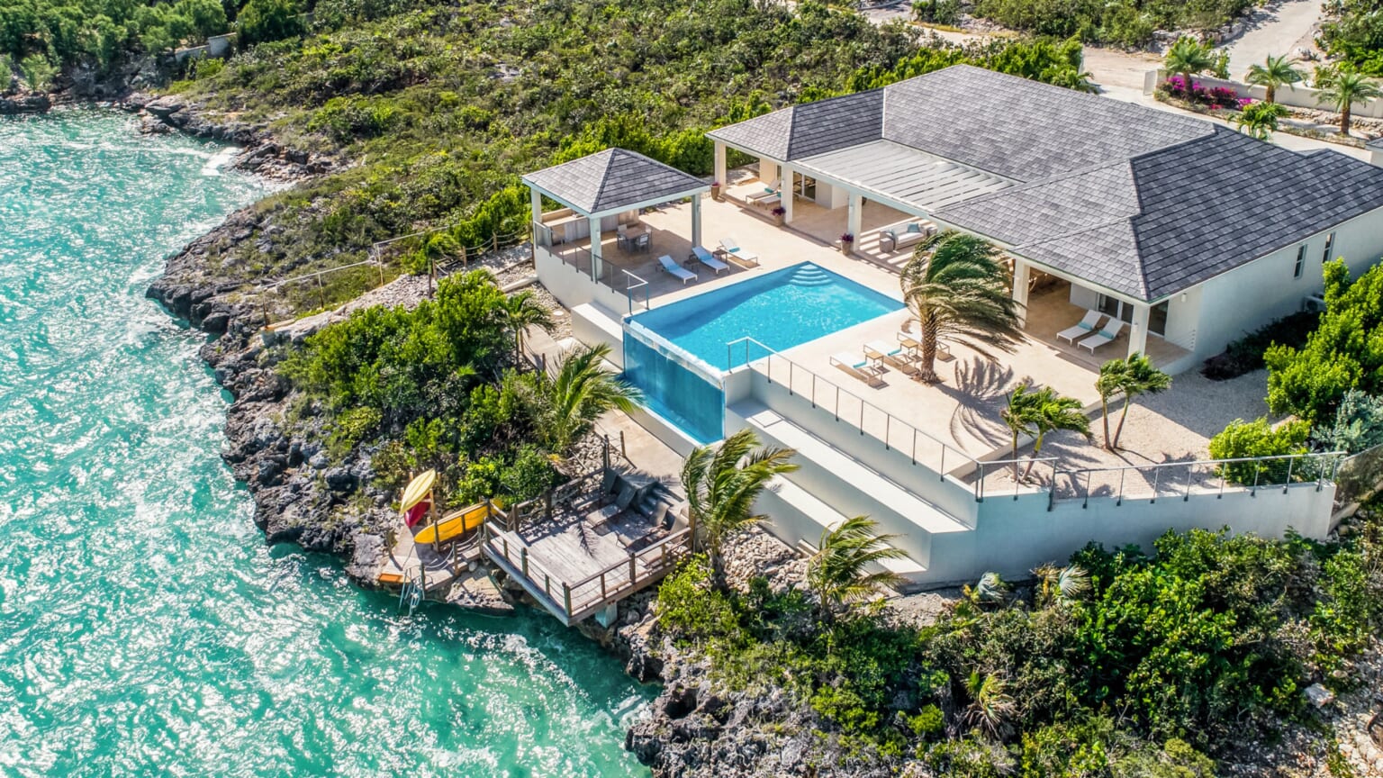 15 Gorgeous Homes And Villas From Airbnb's New Luxury Rental Service ...