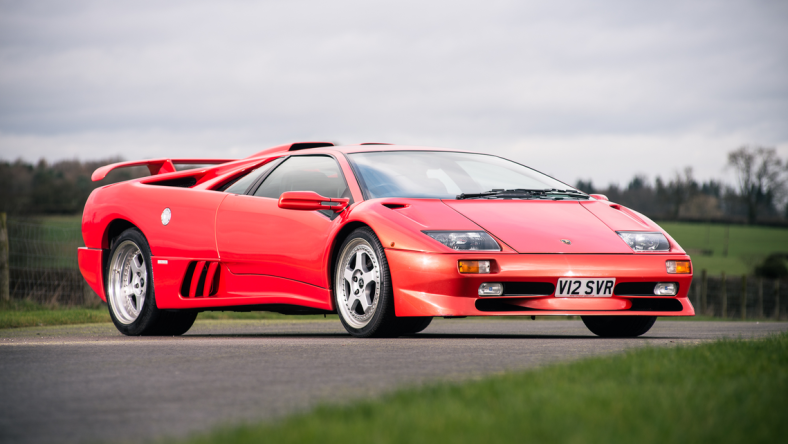 1999 Lamborghini Diablo SV red front 34.png