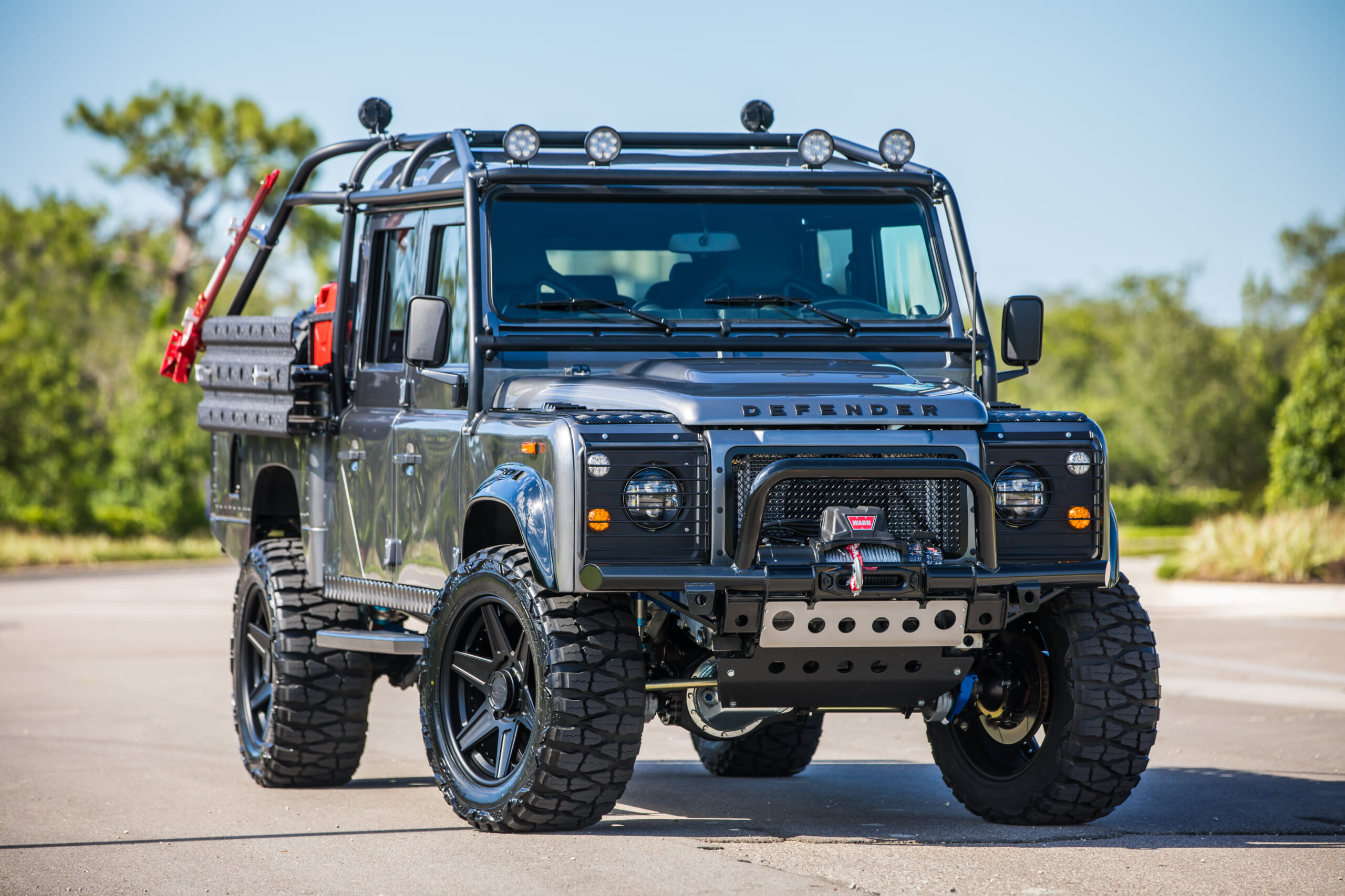 bunker Schilderen olie Few Things On Earth Are Cooler Than Custom Land Rover Defenders, And These  Are The 5 Coolest - Maxim