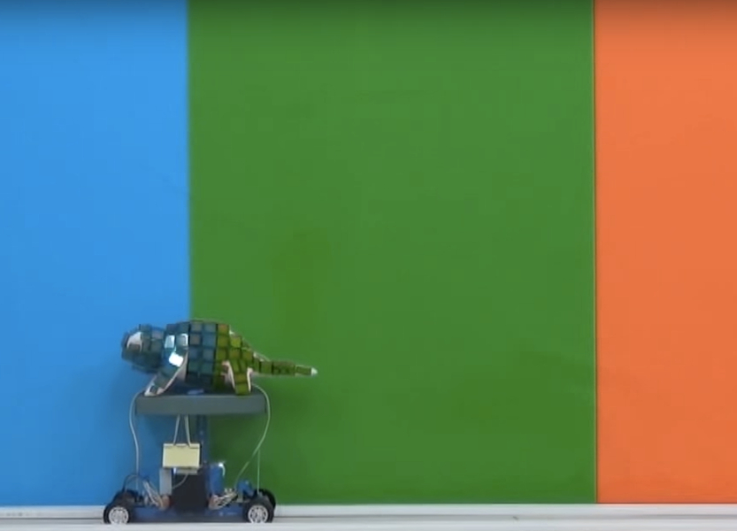 Chameleon robot dynamically changes color