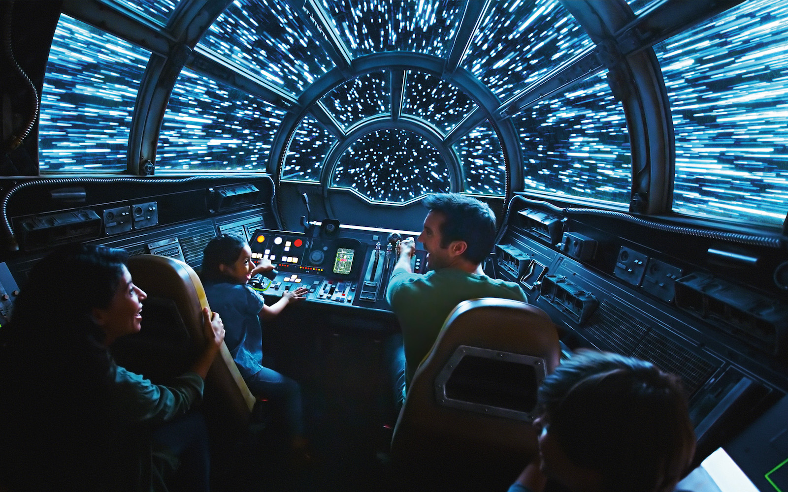 disneyland-star-wars-land-millenium-falcon