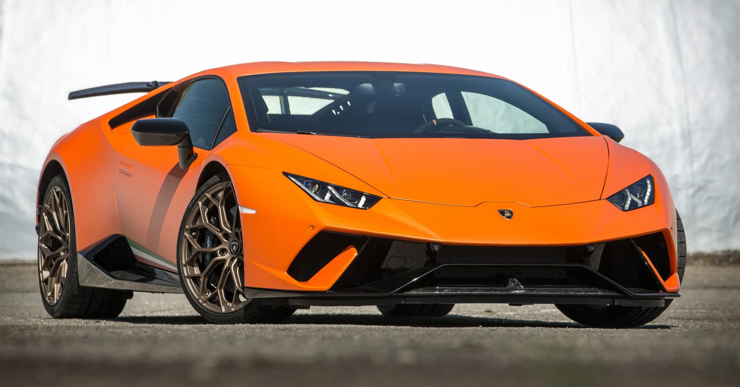 facebook-Linked_Image___Huracan_Performante_orange_028