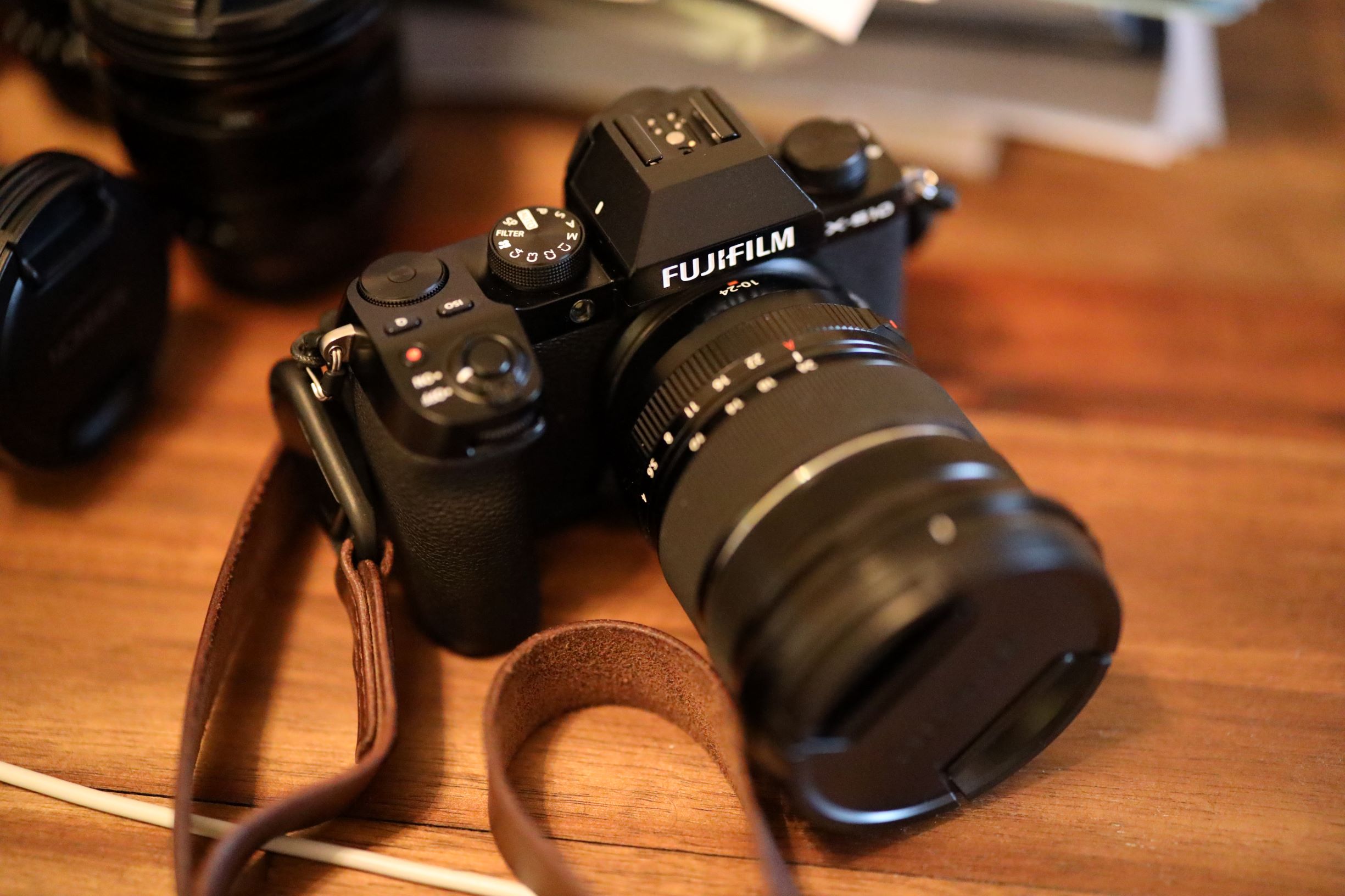 The Fujifilm X S10 Is A Compact Pro Camera Loaded With Super Cool