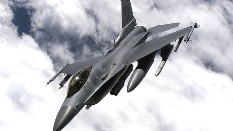 General Dynamic F-16 Falcon in flight