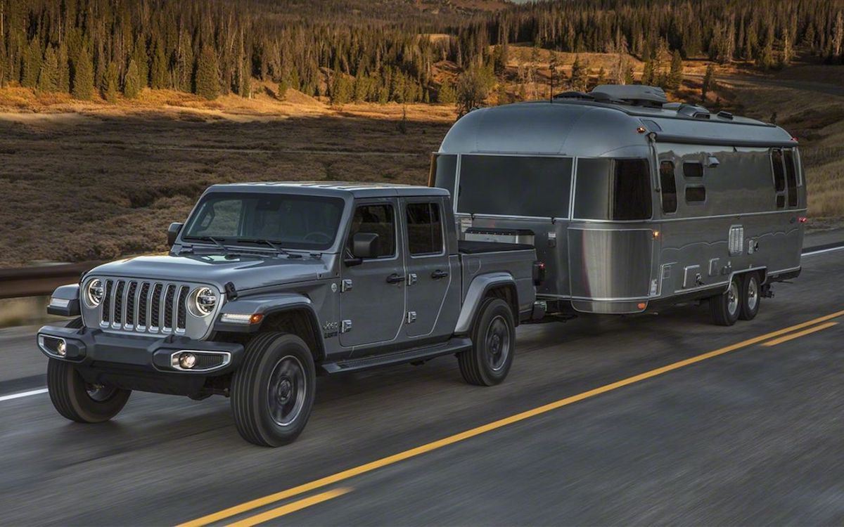 The 2020 Jeep Gladiator Is The Jeeppickup Hybrid Youve Been Waiting For Maxim 9675