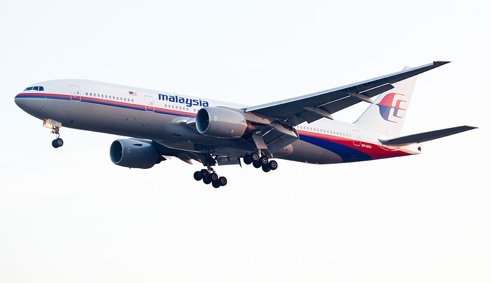 Рейс 370 malaysia airlines. Боинга 777 370. Boeing 777-200 Malaysia Airlines. Boeing 777-200 вылетел рейсом mh370.