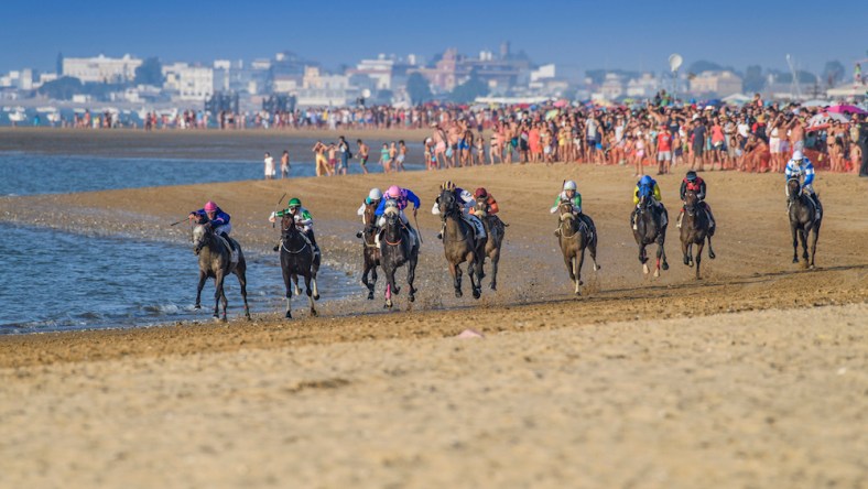 spanish-beach-horse-race-1