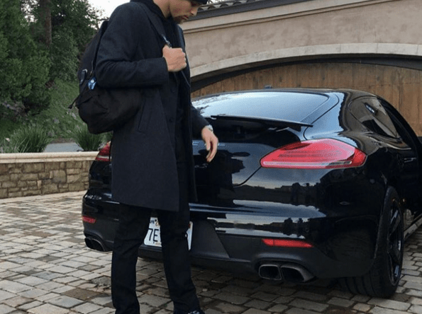 Stephen-Curry-Porsche-Panamera.png