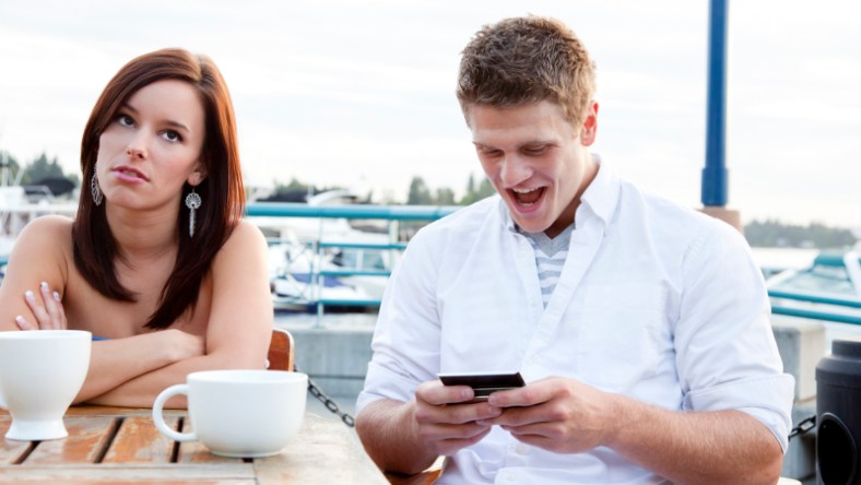 Ghostbot app automatically texts bad dates (Photo: Justin Horrocks/Getty Images)