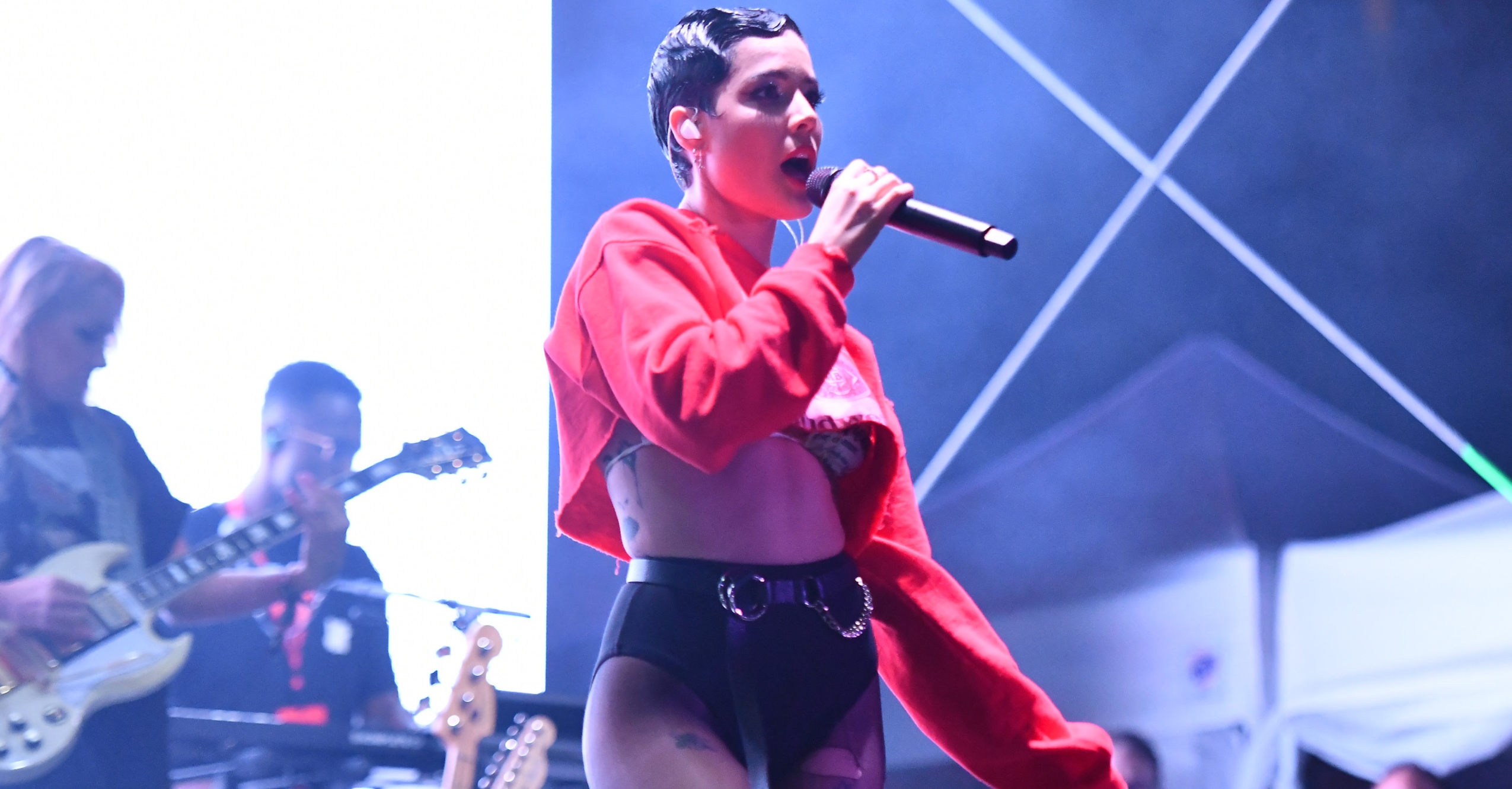 Halsey Reveals Nsfw Album Cover For Trent Reznor Produced Lp Maxim 3360