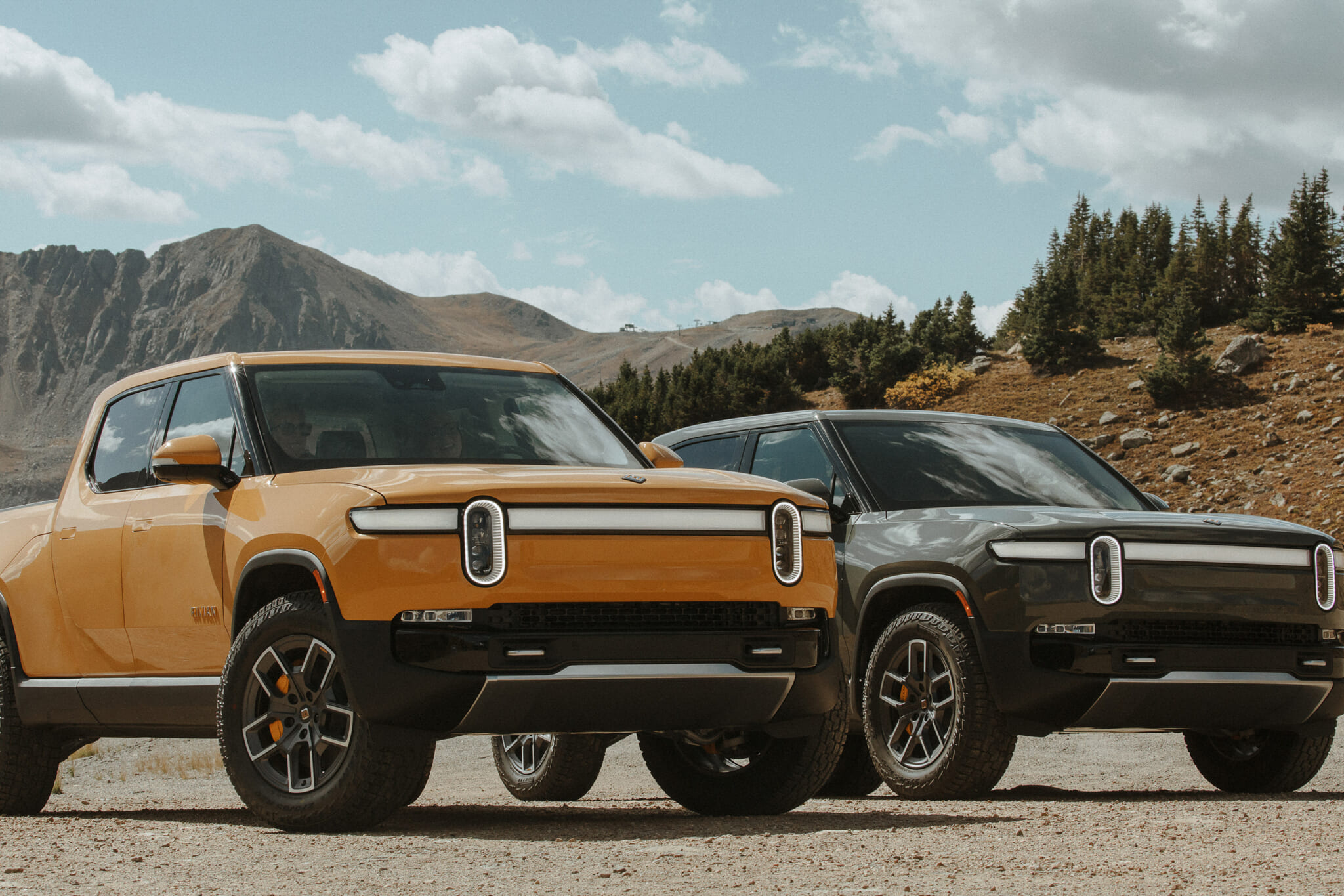 Rivian Beats Tesla Ford And Gmc With First Electric Pickup Truck Deliveries Maxim 7675