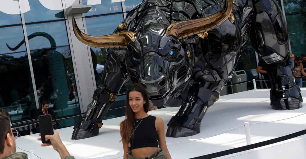 Miami Bitcoin Conference Erects Robot Bull Statue With Laser Eyes Maxim