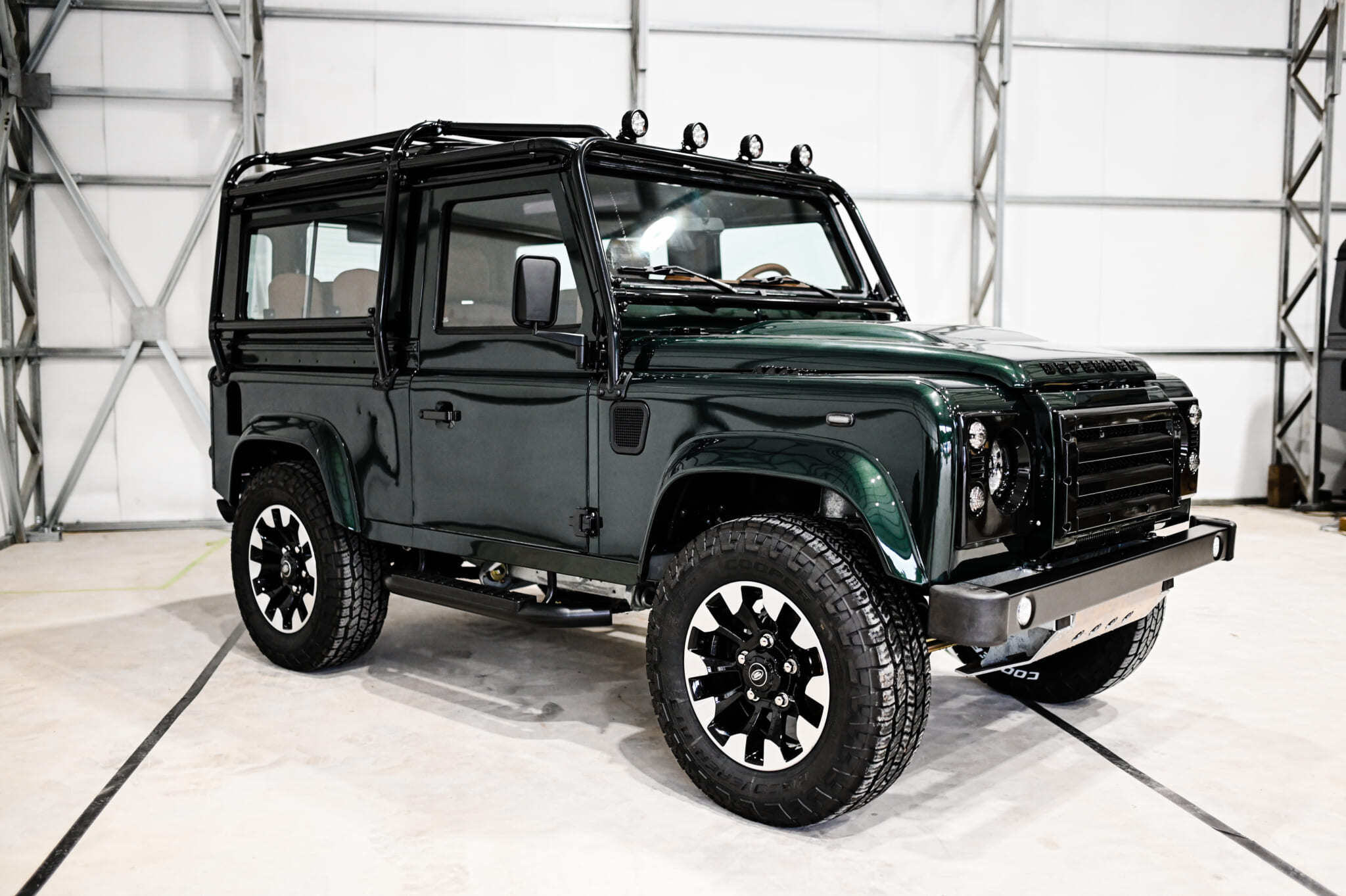 Land Rover Defender Restomod Sexiz Pix 