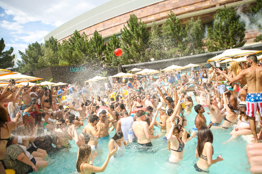 Vegas Yelpers pool party like Elites at Élia Beach Club