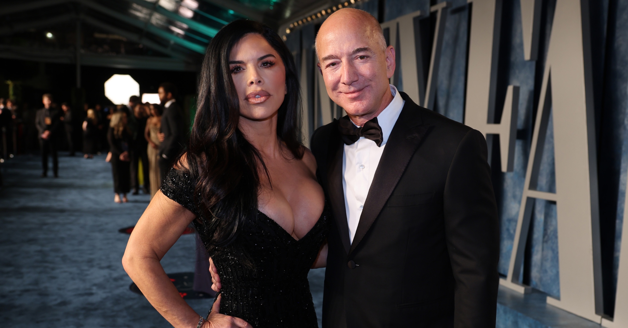 Jeff Bezos Fiancée Lauren Sanchez Inspired Figurehead On His 500 Million Superyacht Maxim 2989